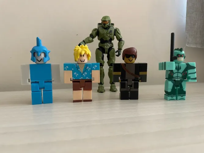 Kit 5 bonecos Roblox