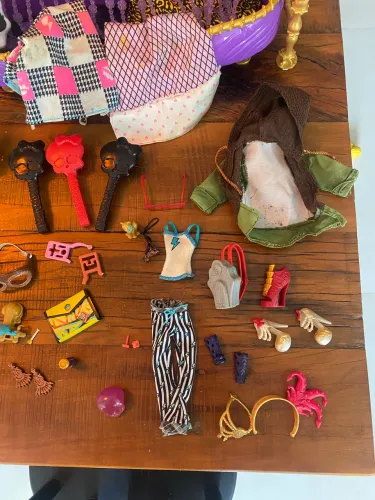 lote acessorios monster high e ever after high ( checar disponibilidade)