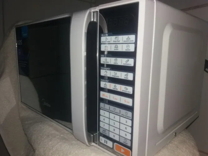 Microondas da midea espelhado muito novo!