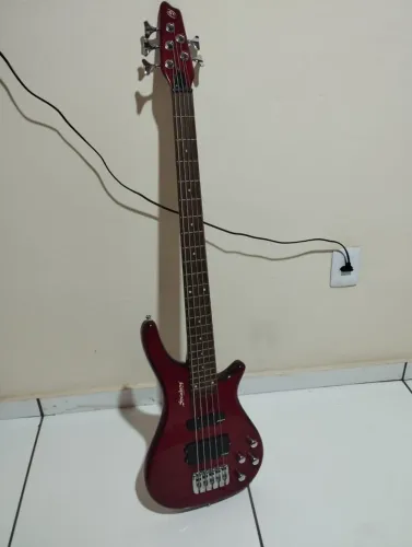 Vende-se guitarra 