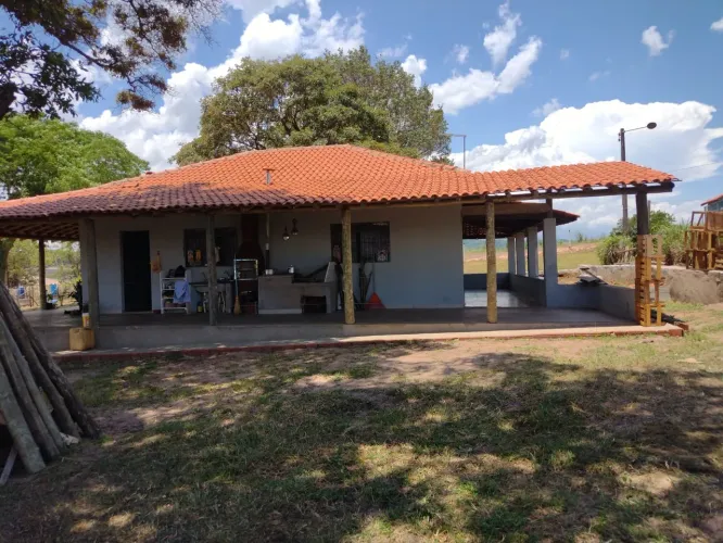 Chácara à venda em Barra Bonita-SP, Zona Rural: 2 quartos, 2 salas, 1 banheiro, 3 vagas de