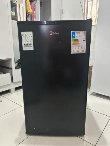 Frigobar midea 93 litros - Preto - Perfeito Estado voltagem 220