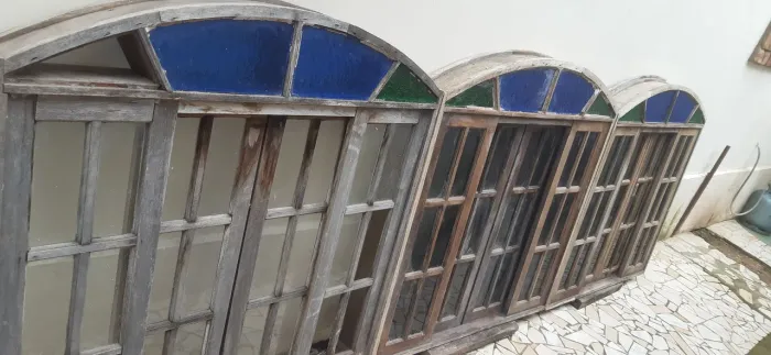 3 janelas em madeira