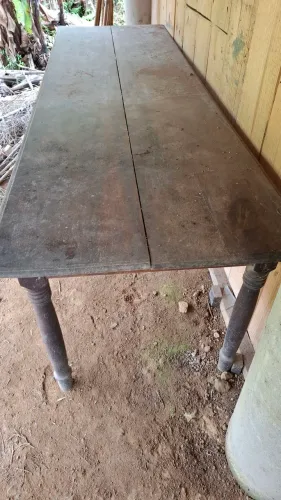 Mesa de canela preta rústica 