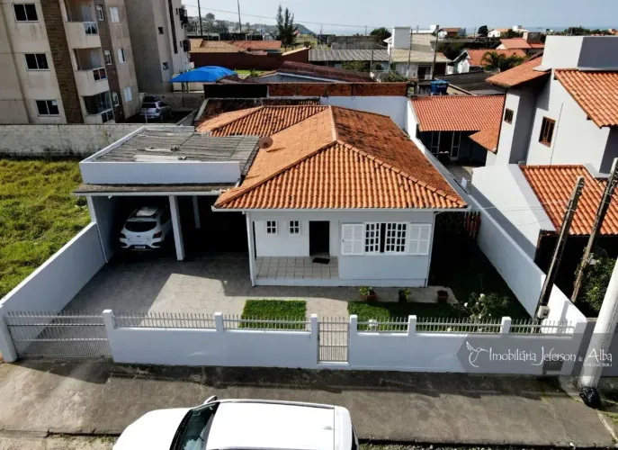 Imóvel para venda possui 145 metros quadrados com 3 quartos em Village - Imbituba - SC