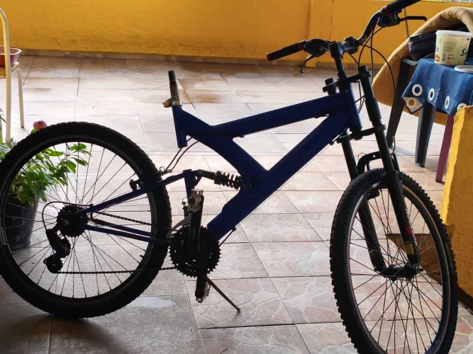 Vendo bike duas molas praticamente inteira Shimano