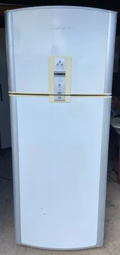 Geladeira duplex, brastemp, branca, em bom estado.
