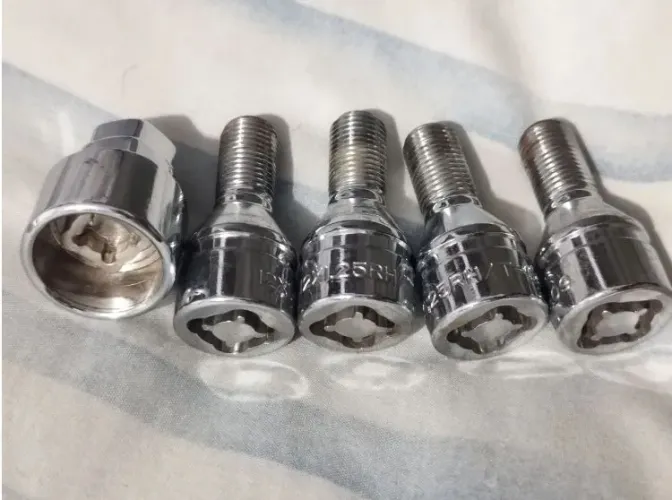 Parafuso Rodas Automotivo Antifurto (12x1,25RH/T-09)<br>R$ 85,00