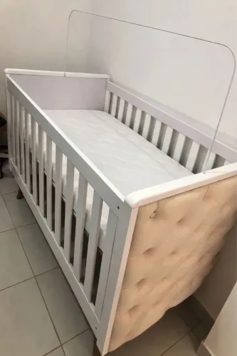 Berço infantil branco com colchão