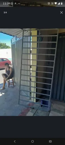 Grade de portão em perfeito estado não tem muito tempo de uso