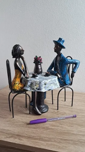 Estatueta Casal à Mesa