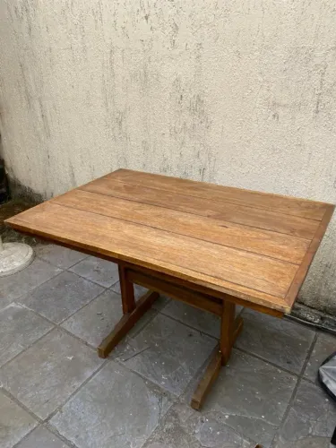 Mesa de madeira rústica