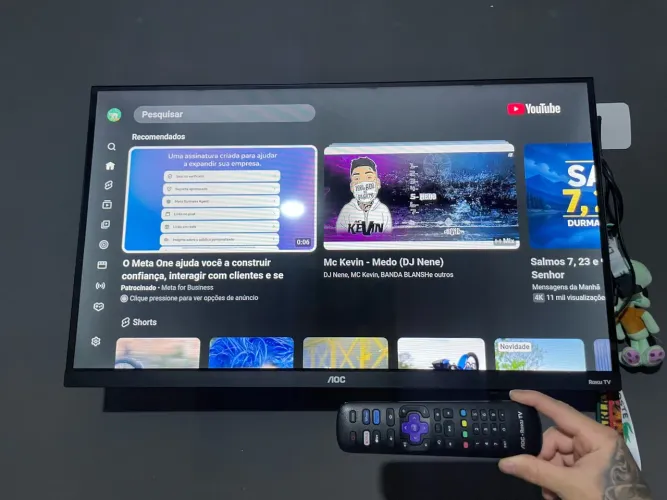 Tv smart roku pouco tempo de uso
