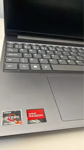 Lenovo Ryzen 7 Placa de vídeo integrada RAM 16GB DDr5 Ssd-512 M.2 NVme pcle gen4