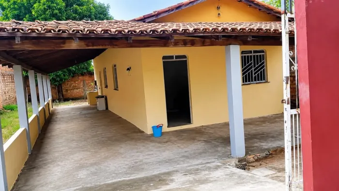 Vendo terreno com casa no Centenário