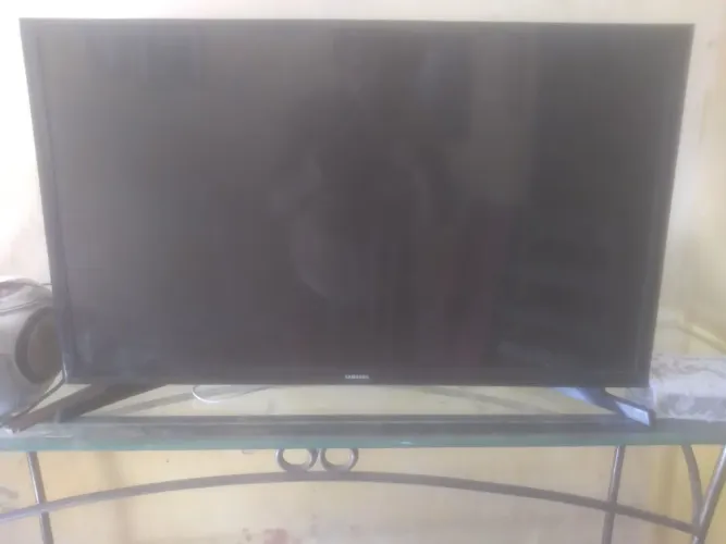 ? LOTE 2 TVs 32" - SAMSUNG + PHILCO - VENDA PARA PEÇAS!