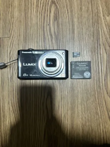 câmera digital tipo cybershot 16mp + carregador universal + cartão de memória + bateria
