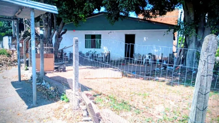 vendo casa bem localizada