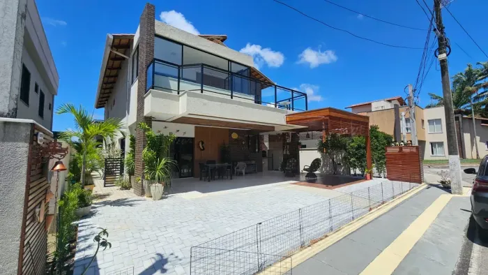 Linda Casa de Alto Padrão 4/4 na Praia de Pirangi Condomínio Vila Maria