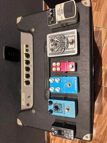 PEDAIS DE GUITARRA