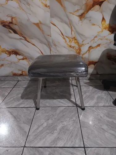 Vendo banquinho para manicure 