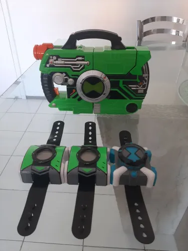 Brinquedos ben 10