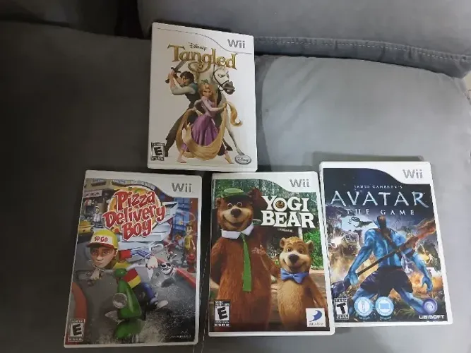 4 de Jogos Wii - Avatar, Yogi Bear, Pizza Delivery e Disney Tangled Enrolados