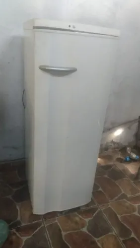 Freezer vertical 127 volts 