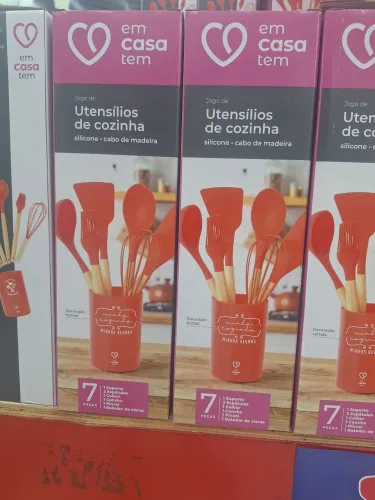 Kit talher de cozinha na cor preta e tb na vermelha.