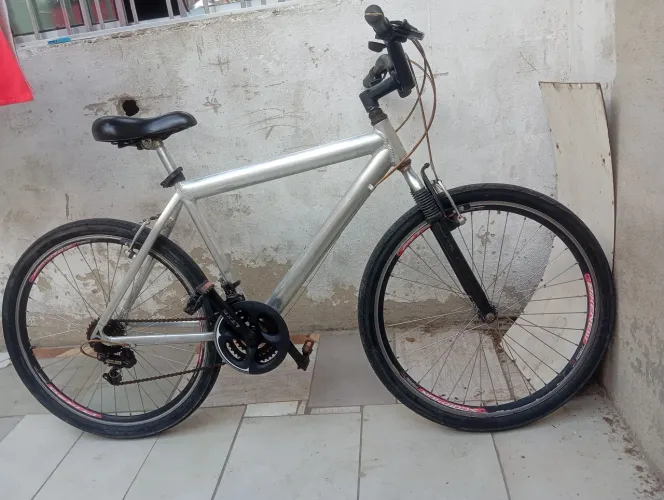 Vendo bicicleta toda de alumínio aro 26