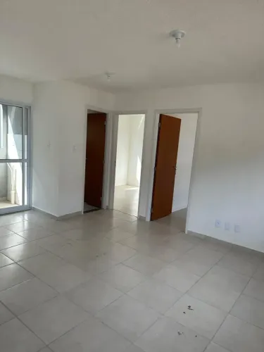 Alugo apto superior, 1º andar, 2 quartos, no Valparaíso 1, ao lado da principal
