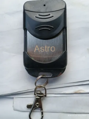 Controle para porta de rôlo automática