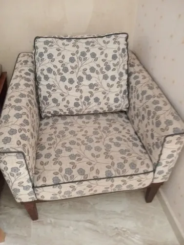 2 poltronas medindo 86x86 de largura e 72 altura