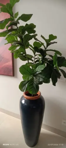 Vaso decorativo com planta artificial 