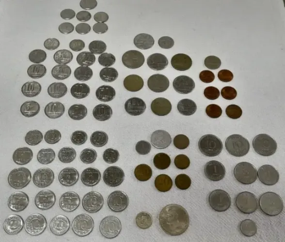 Lote com +70 moedas antigas Brasil e internacionais - coleção