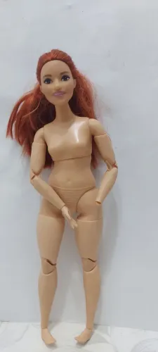 Boneca Barbie Made tô Move Curvy Ruiva Articulada