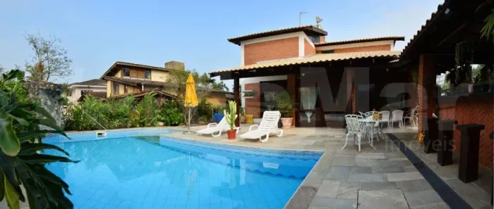 Casa com lazer À VENDA no Condomínio Granville em Guarujá.