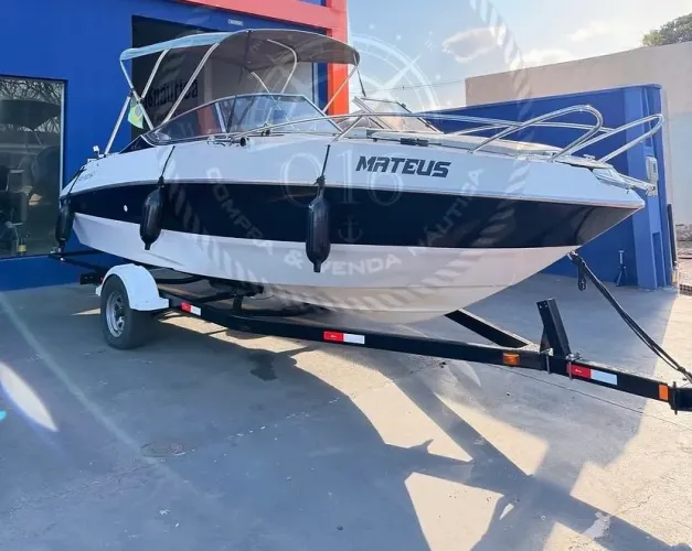 Disponível : LANCHA VENTURA 2015 -confort 
