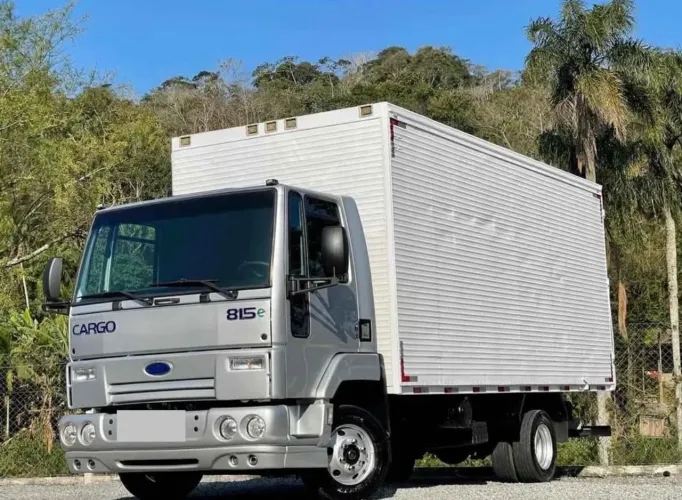 Ford Cargo 815 bau Ano 2012