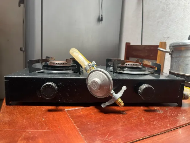 Vendo fogão duas bocas funcionando perfeitamente.