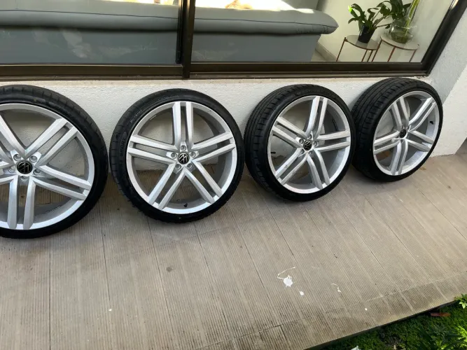 Roda Volcano NEW STRONG Aro 20 Prata, novinhas