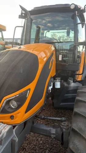 TRATOR VALTRA