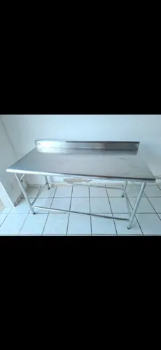 Mesa toda em inox medindo 150x70cm super reforçada no inox 304