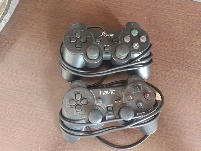 Dois controles USB  para Pc 