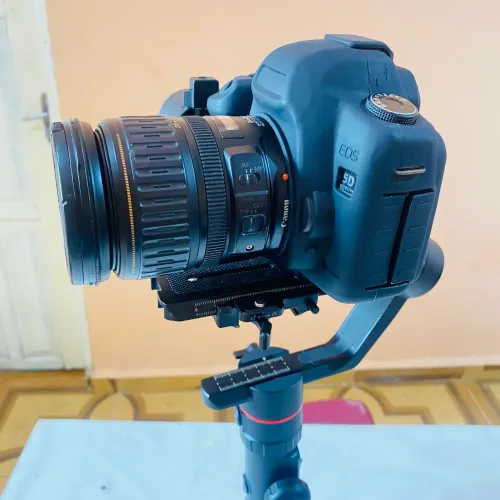 Canon 5D Mark II Full Frame com 3 baterias + Lente Canon EF 28-135 1.6
