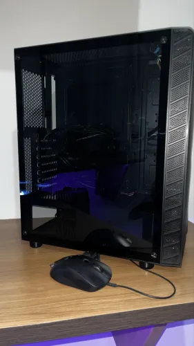 Gabinete Gamer AZZA prime e Logitech G403 Hero