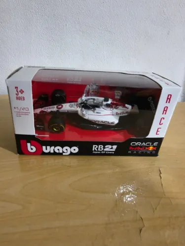 Miniatura Bburago Red Bull Japão 2025 - 1 Max Verstappen 1/43