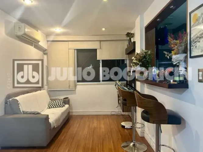 Apartamento: Sala, 2 Quartos, Banheiro Social, Cozinha Americana e 1 Vaga Escriturada.