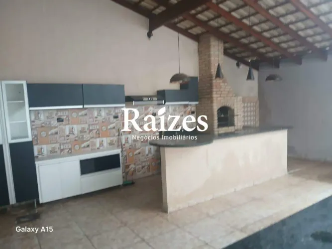 Casa em Condomínio Fechado com 3 Quartos em Uberlândia Varanda Gourmet e Lazer Completo