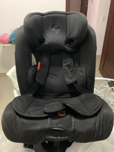 Cadeirinha de bebê para carro.